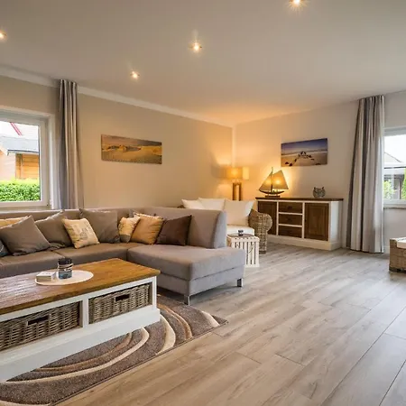 Jule Mit Grossem Umzaeunten Grundstueck Holiday home *