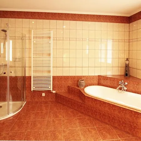 Jule Mit Grossem Umzaeunten Grundstueck Holiday home *