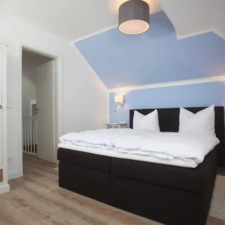 Jule Mit Grossem Umzaeunten Grundstueck Holiday home Pudagla