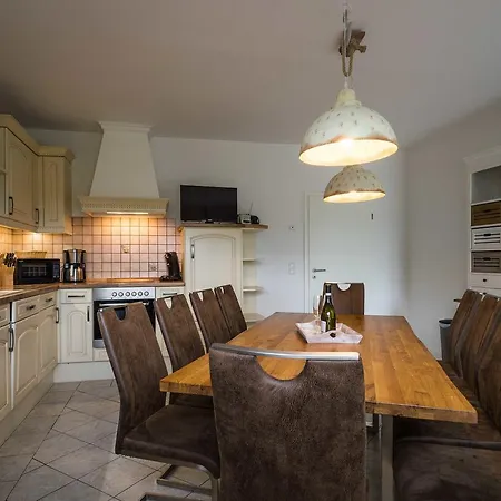 Holiday home Jule Mit Grossem Umzaeunten Grundstueck